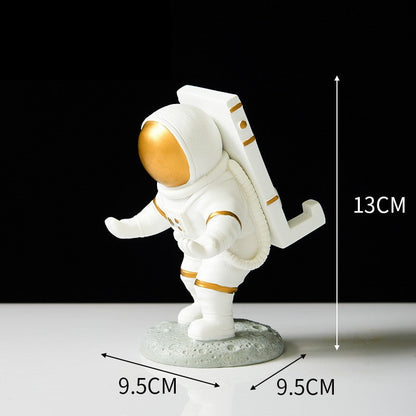 The style V of the ornament is an astronaut wearing a gold mask with an L-shaped board on his back.