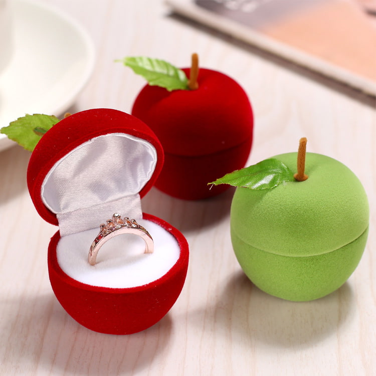 Display for lovely green and red apple ring boxes.