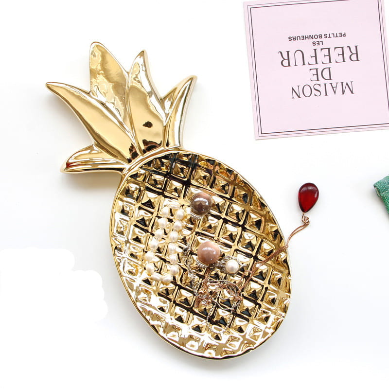 This big pineapple shaped jewelry tray not only puts beloved jewelry, but also other precious small items.