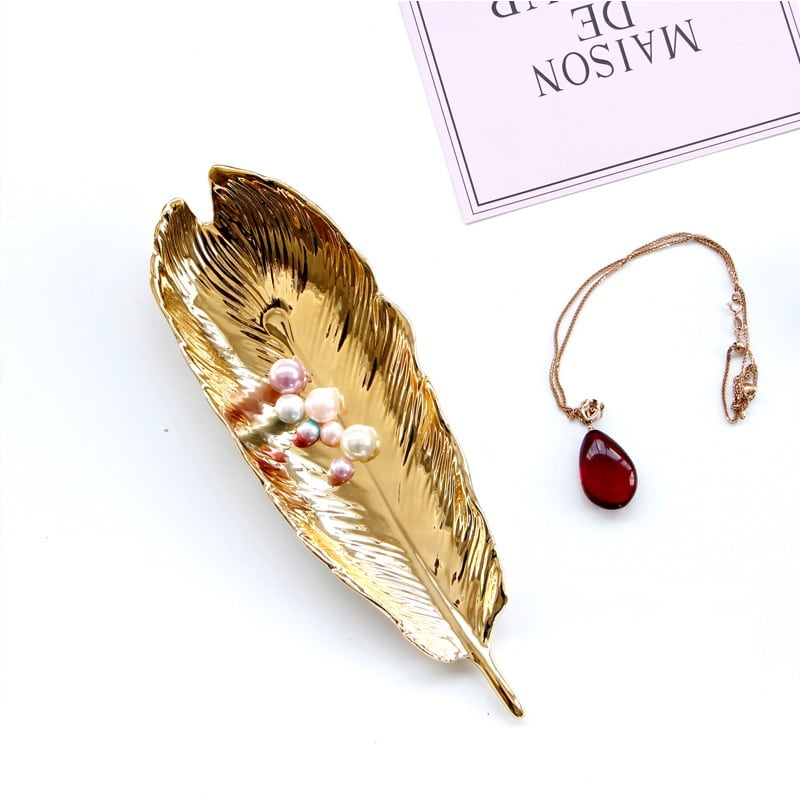 This thin leaf shaped jewelry tray not only puts beloved jewelry, but also other precious small items.